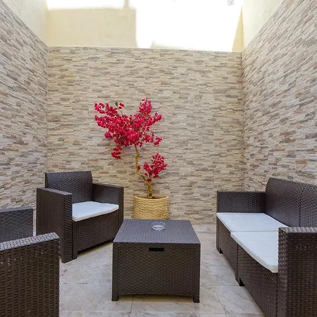Apartman House With Roof Terrace And Maltese Balcony