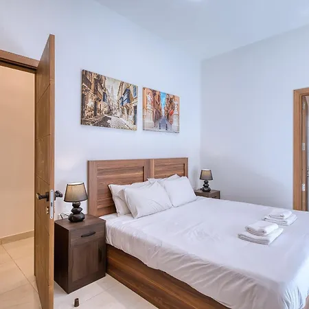 Apartman House With Roof Terrace And Maltese Balcony *