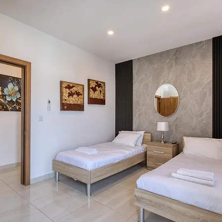 Apartman House With Roof Terrace And Maltese Balcony *