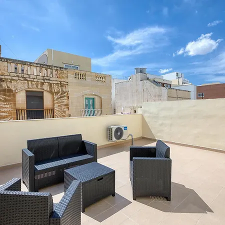 House With Roof Terrace And Maltese Balcony Apartman