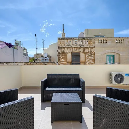 House With Roof Terrace And Maltese Balcony Apartman *
