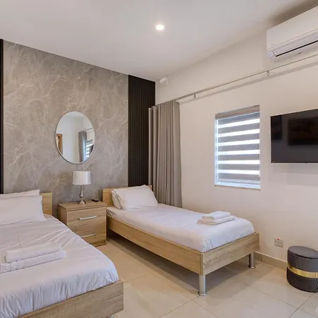 Apartman House With Roof Terrace And Maltese Balcony