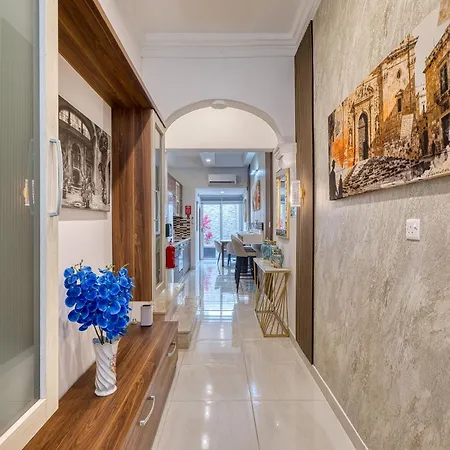 Apartman House With Roof Terrace And Maltese Balcony