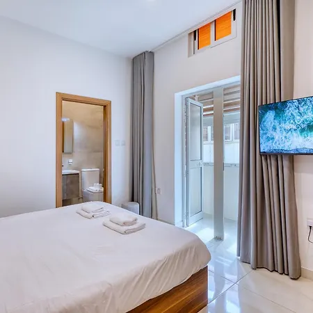 Apartman House With Roof Terrace And Maltese Balcony *