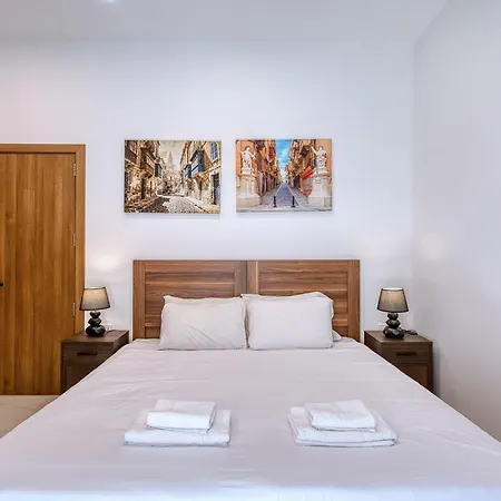 House With Roof Terrace And Maltese Balcony * Sliema