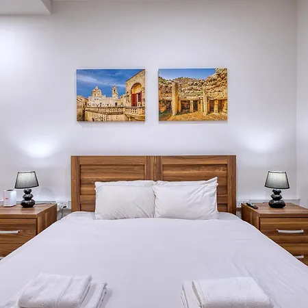 Apartman House With Roof Terrace And Maltese Balcony *