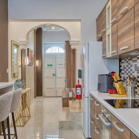 Apartman House With Roof Terrace And Maltese Balcony *