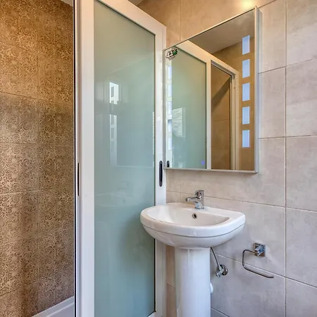 Apartman House With Roof Terrace And Maltese Balcony *