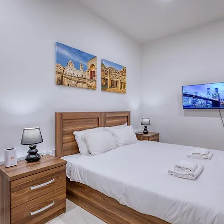 Apartman House With Roof Terrace And Maltese Balcony