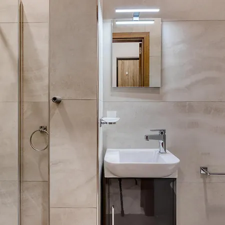 House With Roof Terrace And Maltese Balcony Apartman *